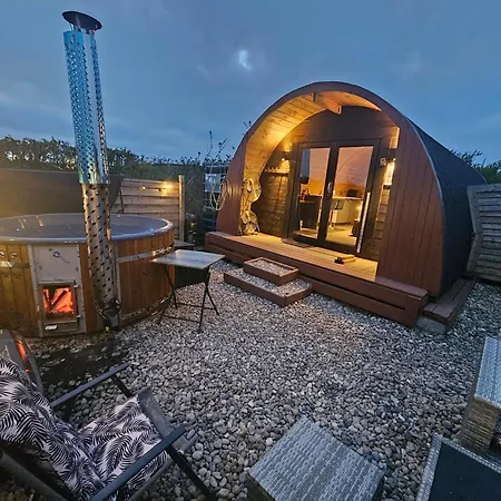 Kemping Glamping Pod With Wood Fired Hot Tub Scarborough