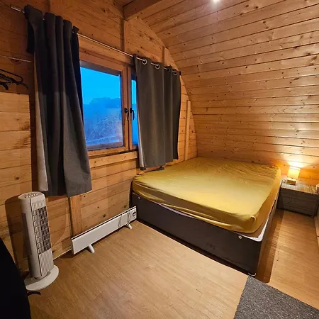 Glamping Pod With Wood Fired Hot Tub