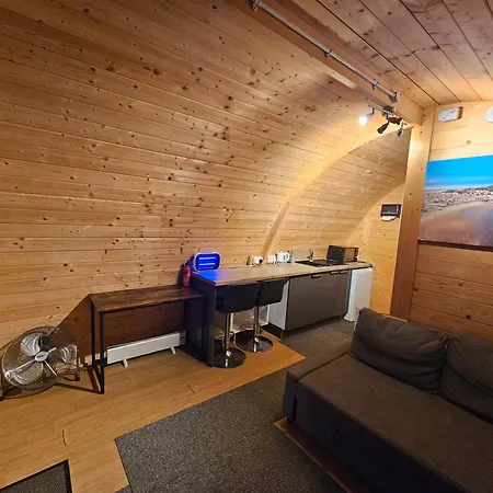 Glamping Pod With Wood Fired Hot Tub