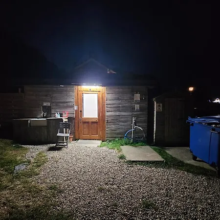 Glamping Pod With Wood Fired Hot Tub 斯卡伯勒