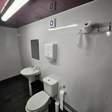 Glamping Pod With Wood Fired Hot Tub 营地