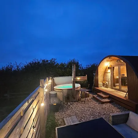 Glamping Pod With Wood Fired Hot Tub * Scarborough