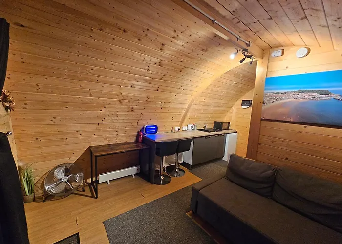 Glamping Pod With Wood Fired Hot Tub