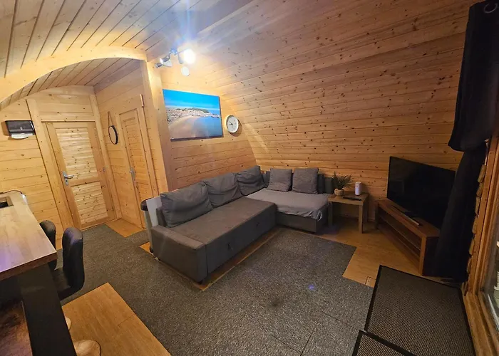 Glamping Pod With Wood Fired Hot Tub אתר קמפינג סקארבורו