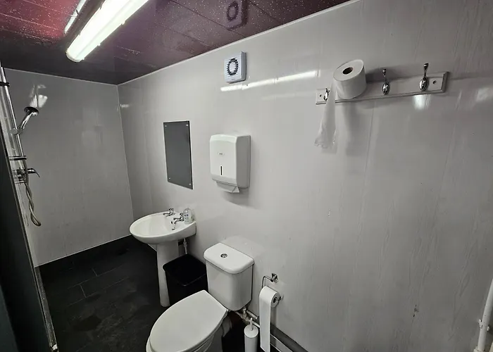 Glamping Pod With Wood Fired Hot Tub אתר קמפינג