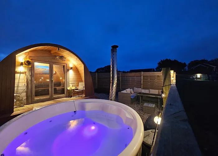 Glamping Pod With Wood Fired Hot Tub *