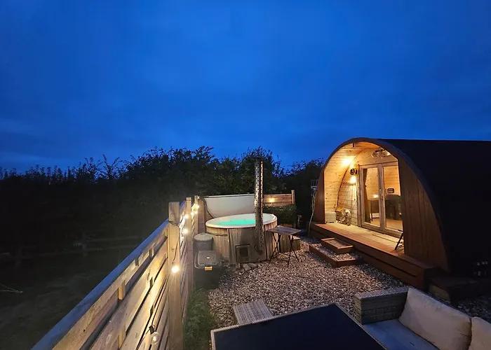 Glamping Pod With Wood Fired Hot Tub * סקארבורו