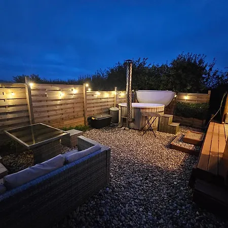 Kamp alanı Glamping Pod With Wood Fired Hot Tub Scarborough