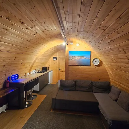 Glamping Pod With Wood Fired Hot Tub * Scarborough